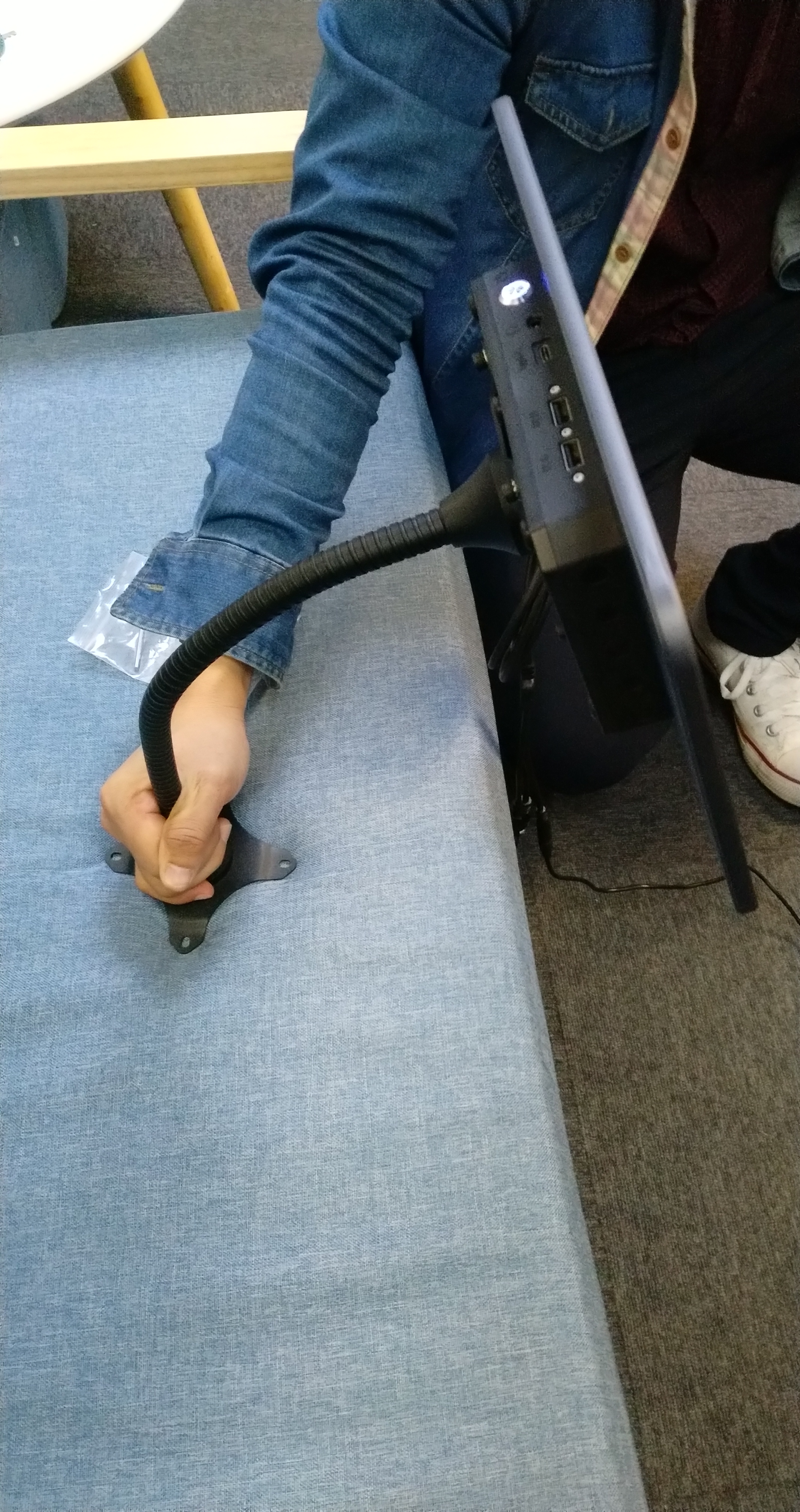 工业车载平板电脑悬臂固定方式360旋转